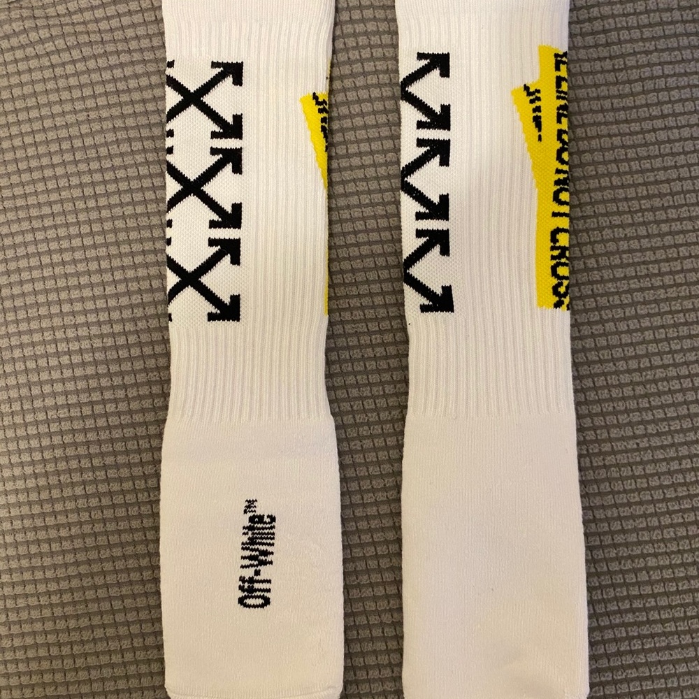 OFF-WHITE POLICE LINE DO NOT CROSS SOCKS
